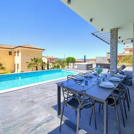Villa House Lucija *
