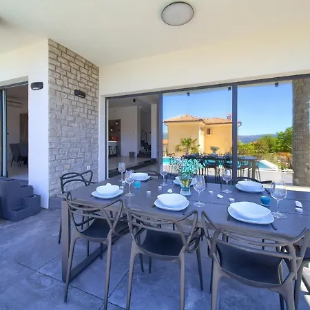 Villa House Lucija *