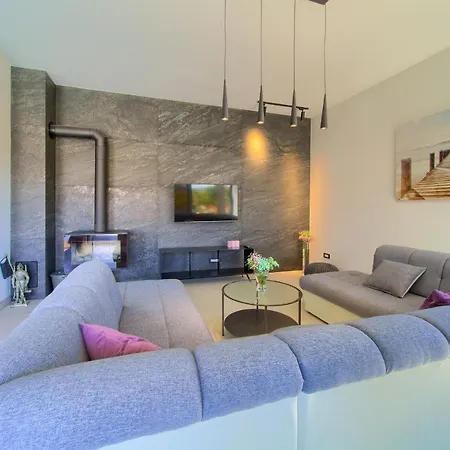 Villa House Lucija *