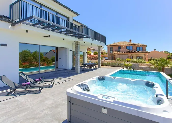 Vila House Lucija
