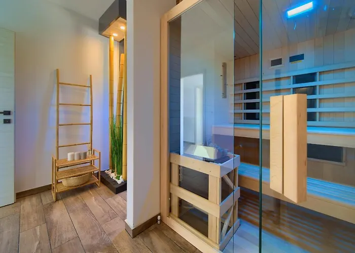 Vila House Lucija *