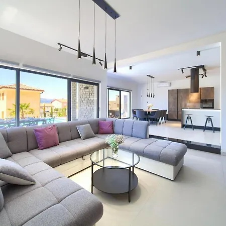 House Lucija Willa *