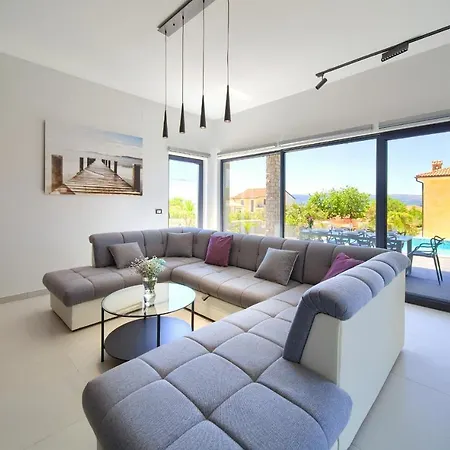 House Lucija Willa *